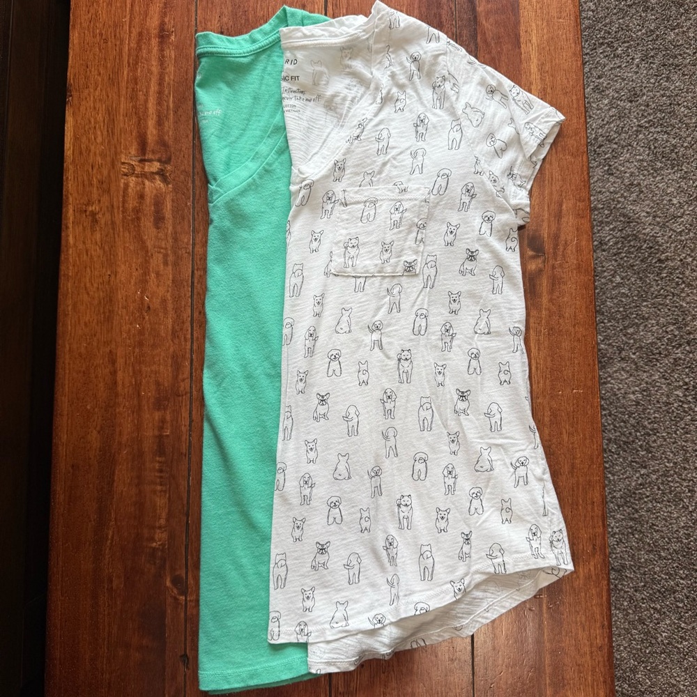 Women’s Torrid V-Neck Tees Size 00